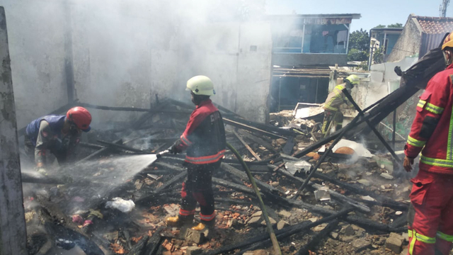 Gudang solar dan bangunan mess TNI di Cimahi kebakaran. Foto: Dok. Istimewa