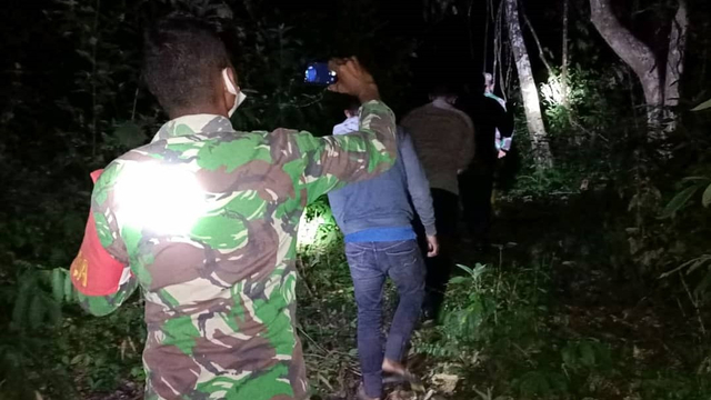 TNI di Pidie Pantau Api Lewat Aplikasi Hotspot, Temukan Kebakaran Lahan 3 Hektar (159037)