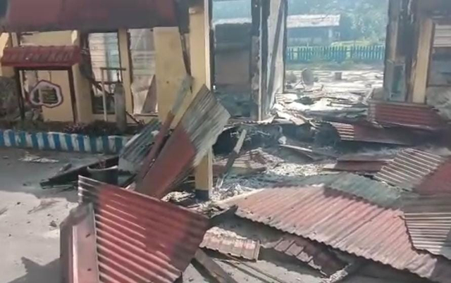 Senjata Api dan Motor Ikut Dibakar Saat Amuk Massa di Polsek Nimboran Jayapura (783266)