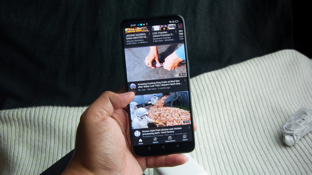 Review Oppo Reno 6: HP Rp 5 Jutaan Desain Cantik, Kamera Ciamik (60122)