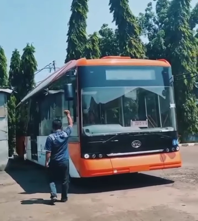 Bus listrik Transjakarta milik Mayasari Bakti. Foto: Dok. Istimewa