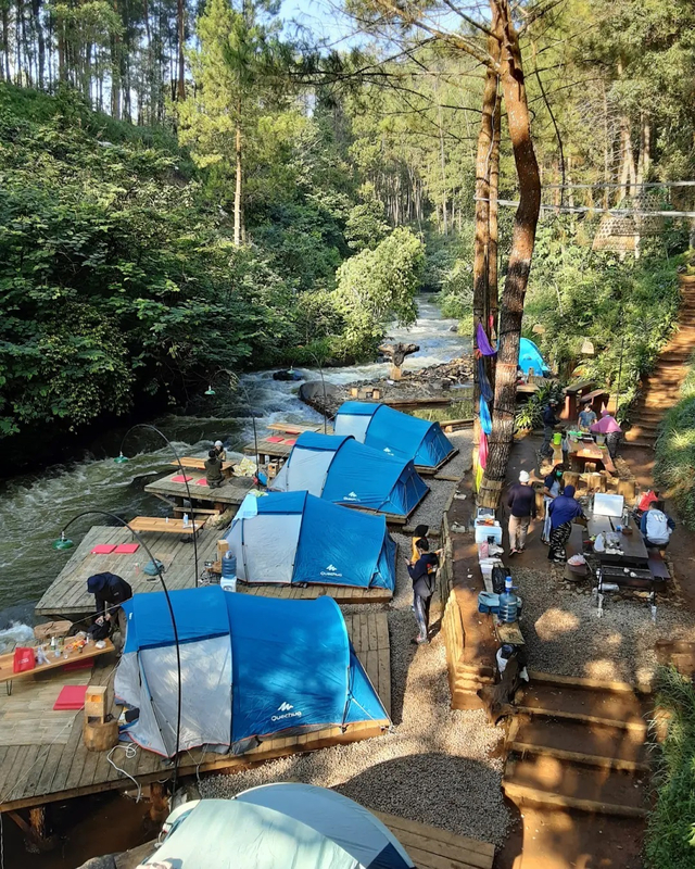Ramai Wisatawan saat PPKM, Perkemahan Viral di Bandung Dibongkar Satgas COVID-19 (961798)
