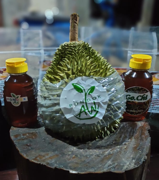 Durian cumasi yang laku terjual seharga Rp 10 juta. (Ist)