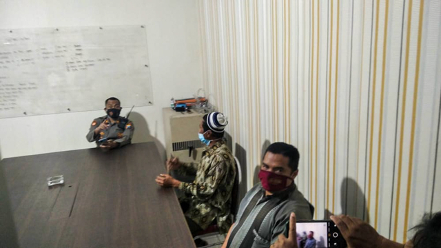 Polisi tangkap AG, pria di Jember yang beri wafer isi silet ke anak-anak. Foto: Dok. Istimewa