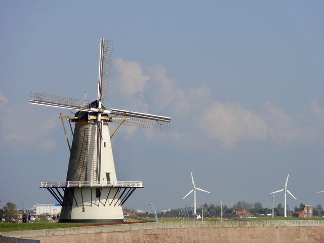 Kincir angin berputar dengan prinsip kerja. Foto: dok.https://unsplash.com/