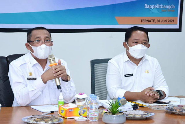 Wali Kota M. Tauhid Soleman dan Rizal Marsaoly saat konsultasi publik. Foto: istimewa