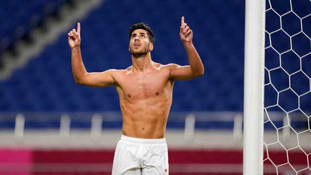 Pemain Spanyol Marco Asensio saat pertandingan semifinal Olimpiade Tokyo 2020 di Saitama, Jepang. Foto: Silvia Izquierdo/AP