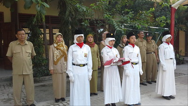 Menjalin persatuan dan kesatuan dengan upacara. Foto: Flickr