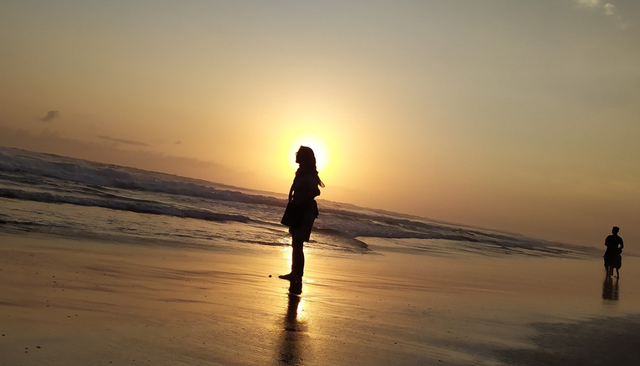 Menikmati Indahnya Senja di Pantai Tanjung Pendam Belitung (219349)