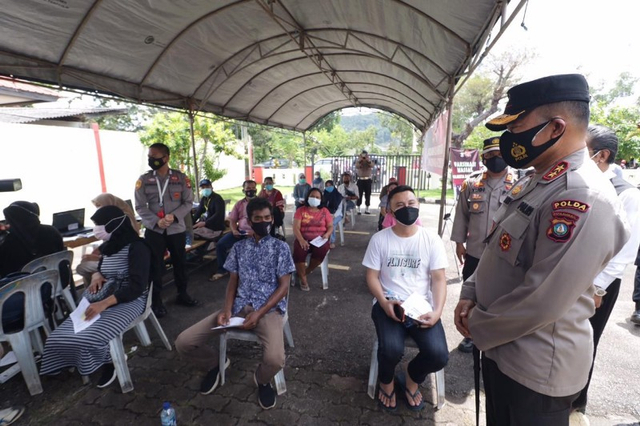 Gerai Vaksinasi Polsek di Batam Suntik 800 Warga Dalam Sehari (350963)