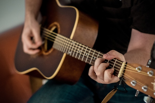 Ilustrasi alat musik tradisional Papua. Sumber foto : www.pexels.com