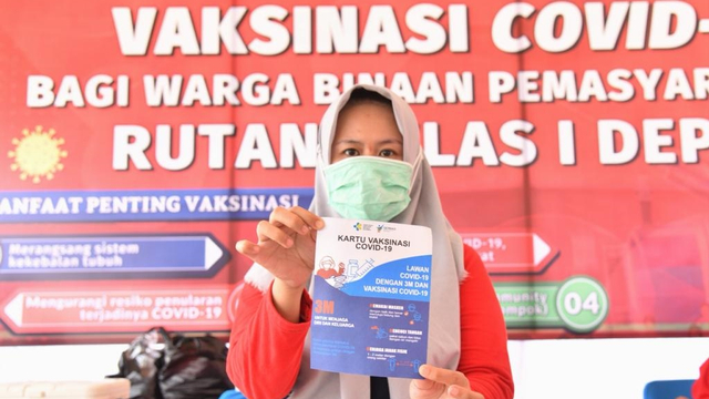 Suasana vaksinasi warga binaan Lapas I Depok di RS Bhayangkara Brimob, Rabu (4/8). Foto: Dok. Istimewa