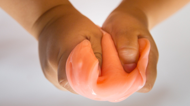 Ilustrasi kemampuan motorik bayi. Foto: Shutter Stock