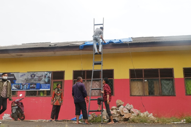 Puluhan Rumah di Bandar Lampung Rusak Akibat Angin Puting Beliung (5)