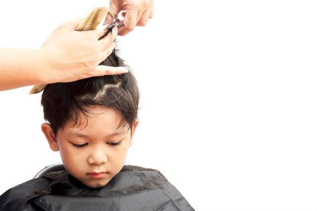 Ilustrasi Anak Cowok Potong Rambut. Foto: Freepik