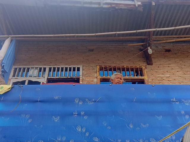 Kesaksian Sarminah Saat Atap Rumahnya Terbang oleh Angin Puting Beliung (3)