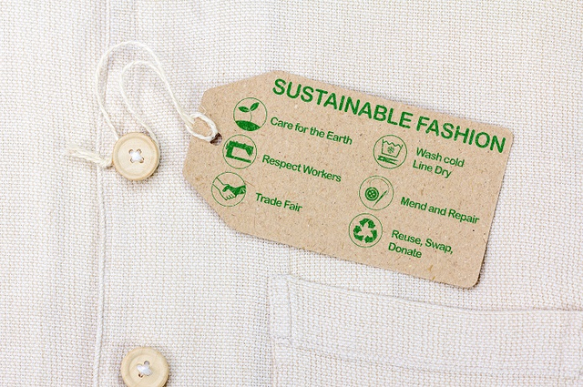 Mulai dari diri sendiri, ini cara dukung sustainable fashion di Indonesia. Foto: Shutterstock.