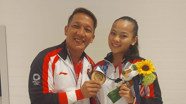 Coach Dirdja Wihardja (kiri) bersama Windy Cantika. Foto: Dok pribadi Dirdja Wihardja