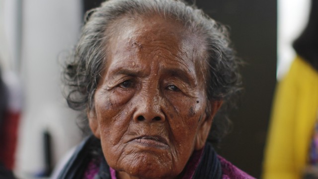 Nenek lanjut usia orang kebanyakan suku Jawa. Foto: Pixabay