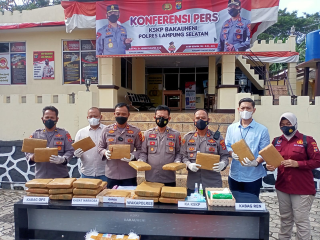 Diringkus KSKP Bakauheni, Pria Asal Aceh Hendak Kirim Ganja ke Depok (1)