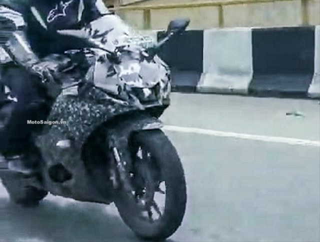 Spyshot motor yang diduga Yamaha YZF-R15 V4 generasi terbaru di India. Foto: Motosaigon