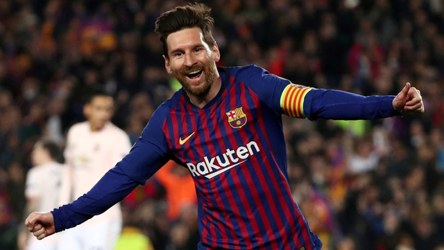 Pemain Barcelona Lionel Messi merayakan mencetak gol kedua saat melawan Manchester United, pada 16 April 2019. Foto: Kai Pfaffenbach/REUTERS
