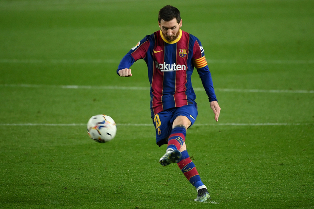 Pemain Barcelona Lionel Messi saat pertandingan melawan Elche CF pada 24 Februari 2021. Foto: JOSEP LAGO/AFP