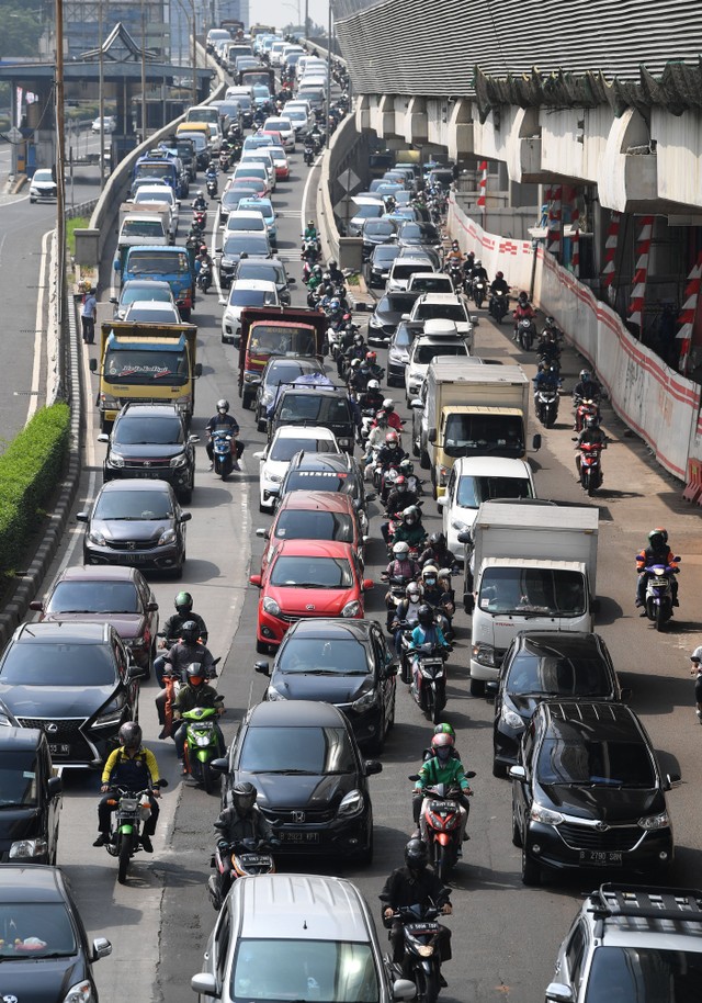 Mobilitas Saat Jakarta PPKM Level 1: Kendaraan Naik 32%, Penumpang Tambah 52%  (175314)