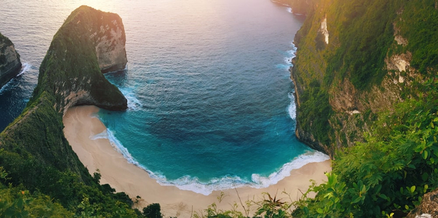 Air sebagai salah satu sumber energi manusia. Foto: Unsplash