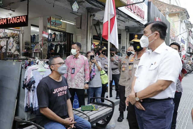 Luhut Pandjaitan berada di Yogyakarta untuk memantau isoter dan vaksinasi  Foto: Instagram/@luhut.pandjaitan