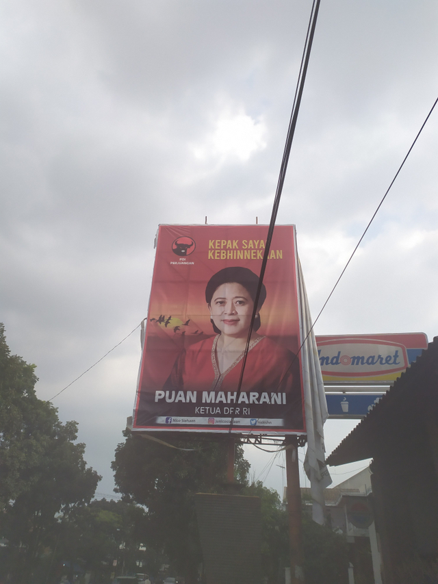 Baliho Puan Maharani Bertebaran di Ruas Jalan Kota Bandung. Foto: Rachmadi Rasyad/kumparan