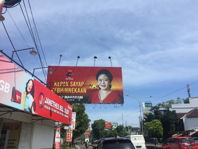 Baliho Puan Maharani 'Kepak Sayap Kebhinekaan' di sejumlah titik di DIY, Jumat (6/8). Foto: Arfiansyah Panji Purnandaru/kumparan