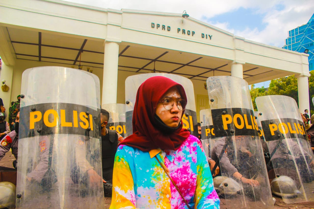 Aksi #MosiTidakPercaya Mahasiswa Menolak Omnibus Law di DPRD Yogyakarta 2020. Sumber: Koleksi Pribadi
