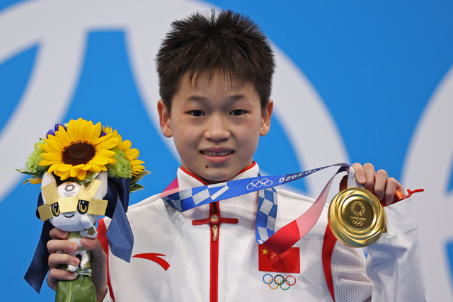 Quan Hongchan, atlet lompat indah China yang sabet emas di Olimpiade 2020. Foto: REUTERS/Molly Darlington