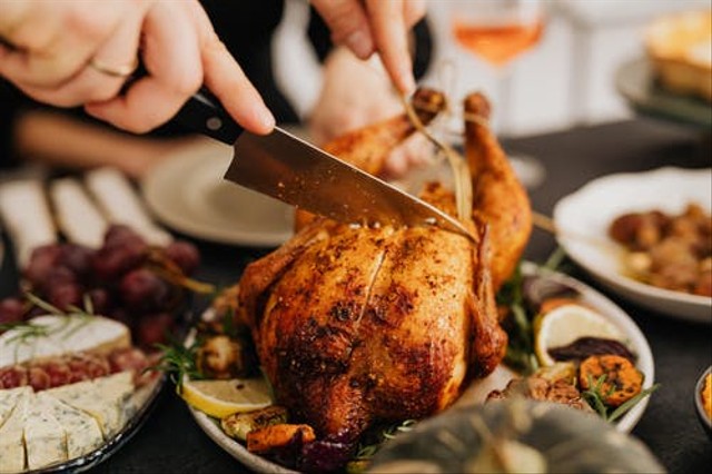 Ilustrasi masakan ayam betutu khas Bali. Foto: dok. https://www.pexels.com/