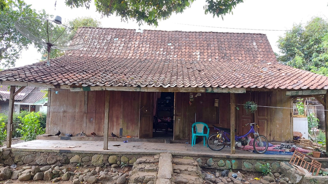 Rumah keluarga Schatzi Ananda, penderita tumor tulang asal Semarang.
