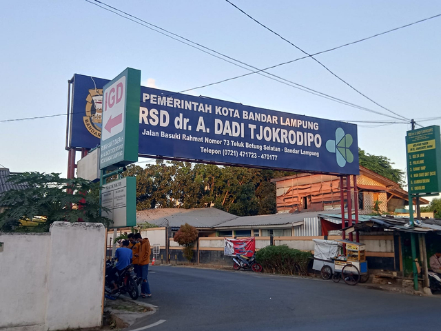 Gerbang RSD A Dadi Tjokrodipo Bandar Lampung, Sabtu (7/8) | Foto : Sidik Aryono/ Lampung Geh