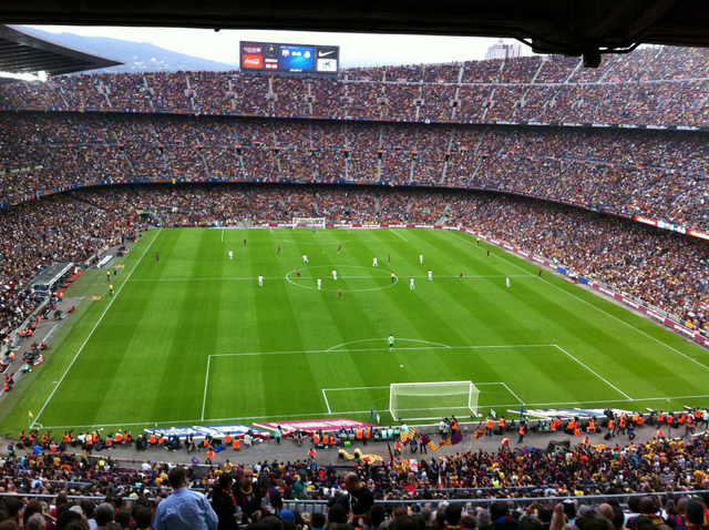 Stadion Camp Nou saat mempertemukan Barcelona melawan Real Madrid. (Foto: pixabay.com)