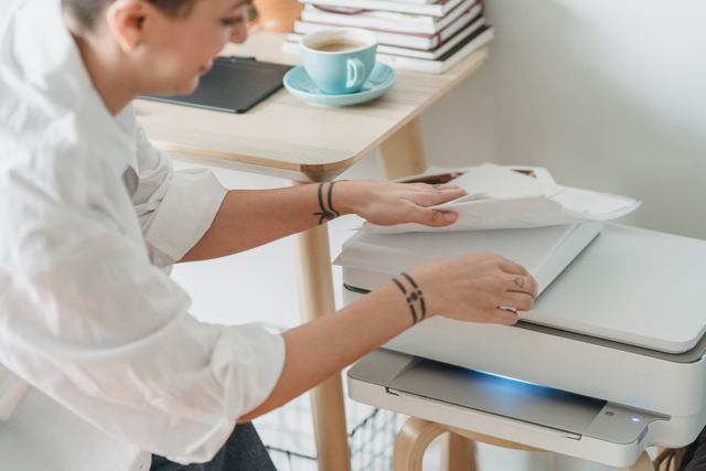 Ilustrasi melakukan cara sharing printer Windows 10 (Foto: George Milton via Pexels)