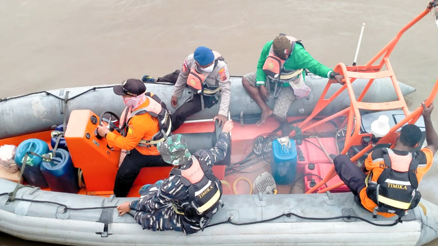 Pencarian perahu berpenumpang 13 orang dari Primapun ke Asmat. (Dok SAR Timika)   