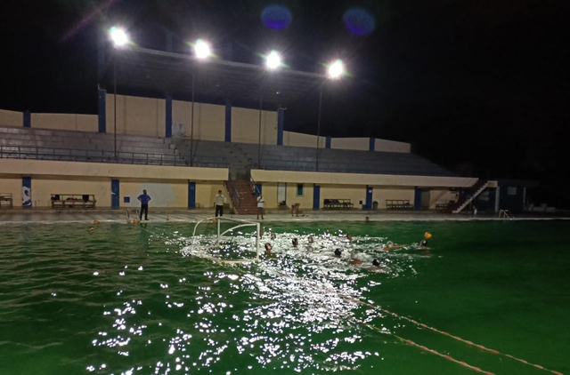 Proses latihan atlet polo air Jambi di Kolam Renang Telago Ratu Kota Baru. (Foto: Jambikita.id)