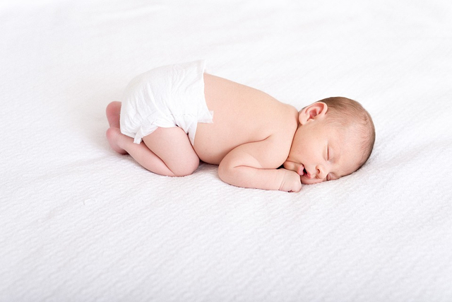 Ilustrasi Bayi Baru Lahir Mengenakan Popok. Foto: Pixabay