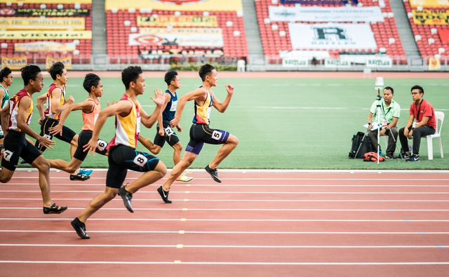 Lari 100 meter termasuk lari