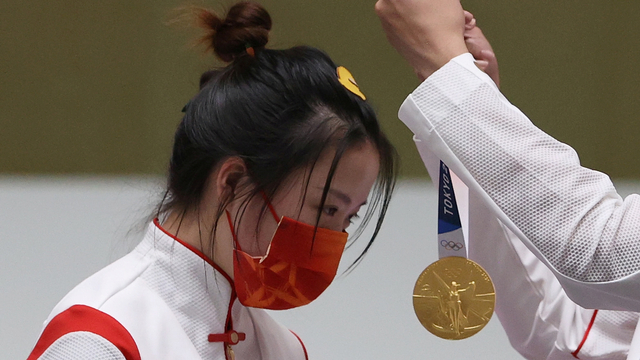 Atlet menembak China Qian Yang. Foto: Kevin C. Cox/Getty Images