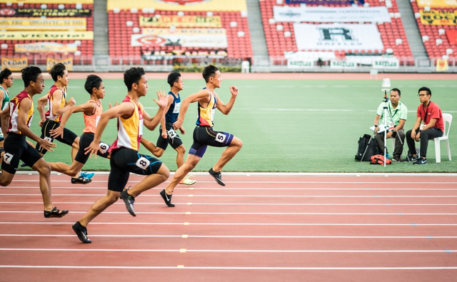 bagaimana cara pelaksanaan aktivitas lari cepat atau sprint