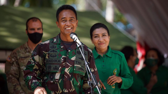 Kepala Staf Angkatan Darat (KSAD) Jenderal TNI Andika Perkasa, berbicara di depan prajurit yang mengikuti Garuda Shield ke-15 di Pantai Makalisung, Kabupaten Minahasa, Sulawesi Utara. (foto: istimewa)