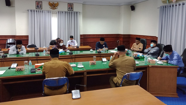 Pertemuan Komisioner KPI Aceh dengan pimpinan Majelis Permusyawaratan Ulama (MPU) untuk meminta restu dalam merancang Qanun Penyiaran Islam Aceh. Foto: Humas MPU Aceh