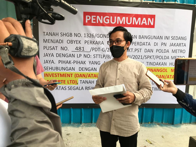 Tim hukum PT Media Property Indonesia (MPI) atau anak usaha Media Group milik Surya Paloh memberikan keterangan ke sejumlah wartawan. Foto: dok. PSHP Law