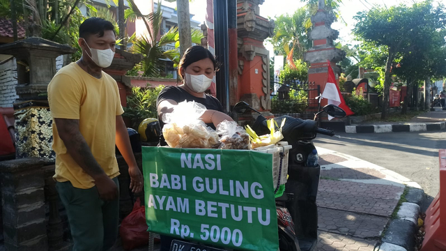Mantan Pekerja Pariwisata di Bali Jual Nasi Kucing. Foto: Denita BR Matondang/kumparan