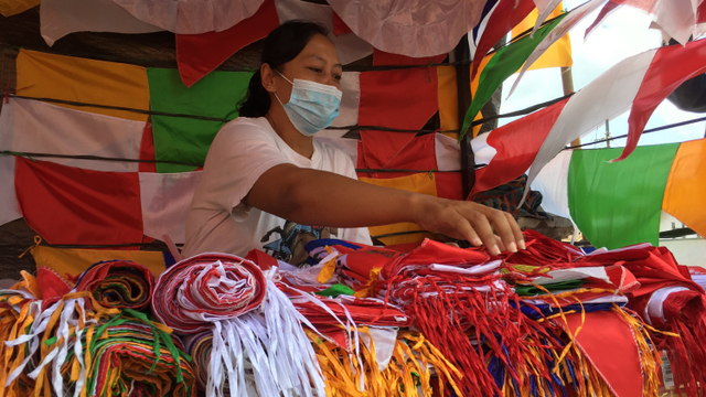 Penjual bendera di Jalan Juminahan, Kota Yogyakarta, Rabu (11/8). Foto: Arfiansyah Panji Purnandaru/kumparan